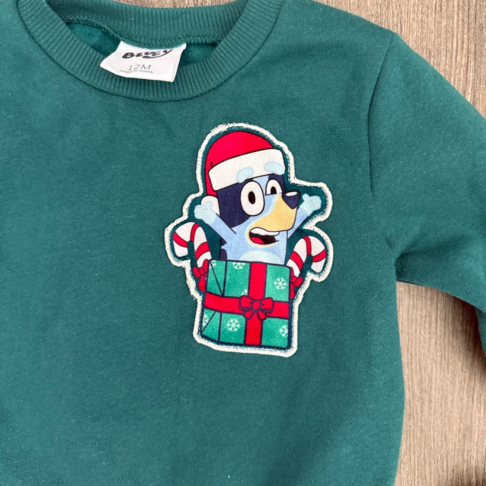 Bluey Green Graphic Christmas Holiday Sweatshirt - Picture 2 of 3
